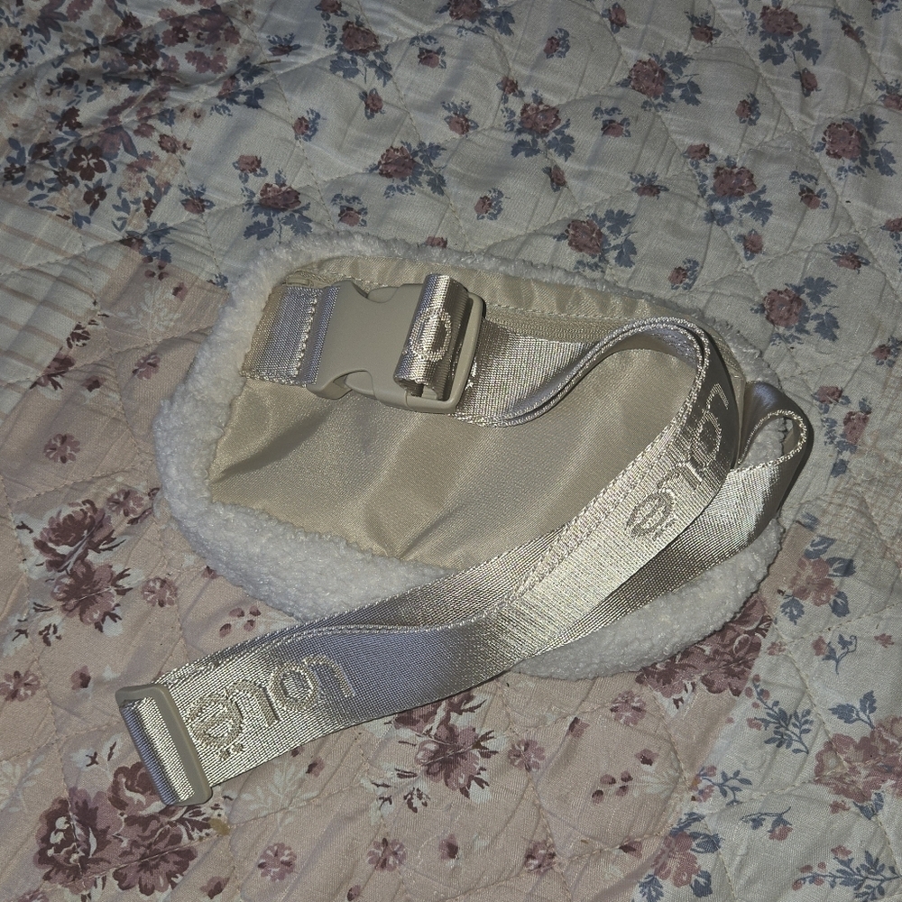 Lole Fleece Belt Bag Cream - Picture 4 of 5